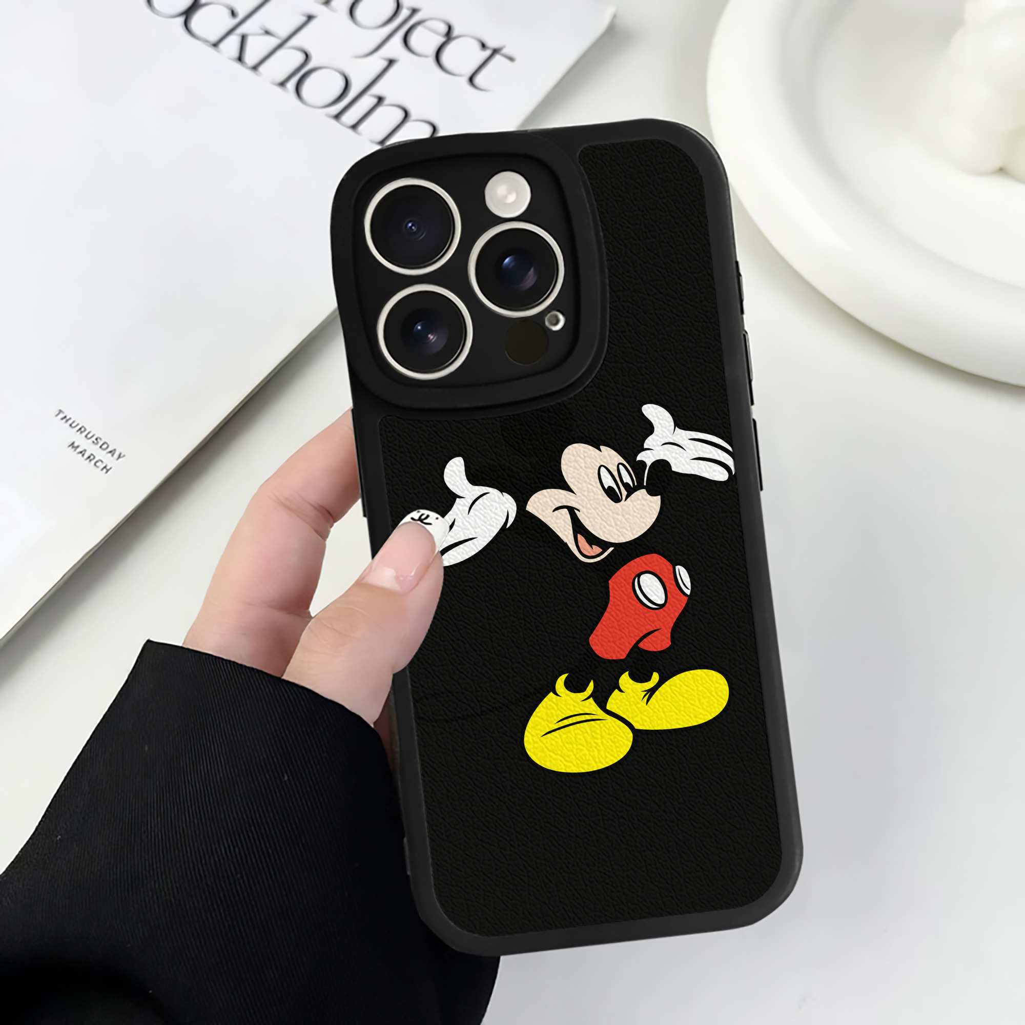 （画像用） ミッキーマウス Mickey Mouse 【iPhone 16シリーズ対応】シリコンスマホケース（レザー調） 材質：シリコン